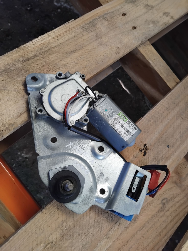 Moteur essuie-glace arrière 