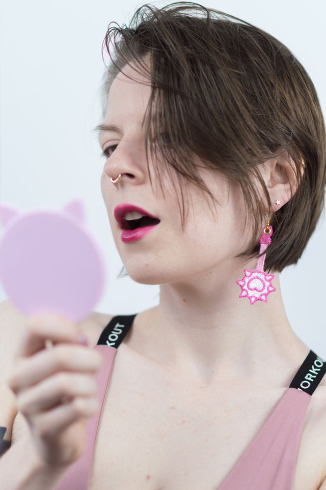 Boucles d'oreilles rose danger