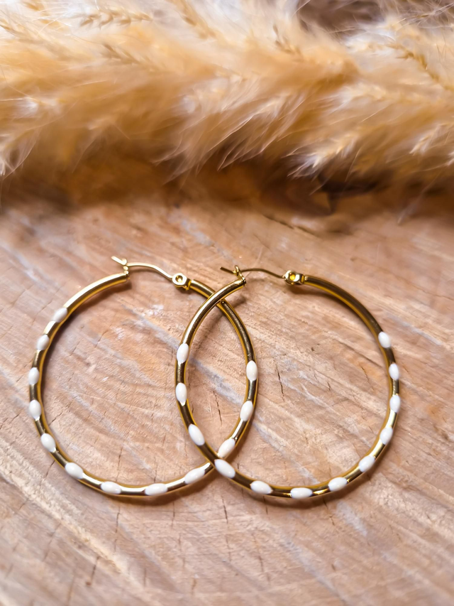 Boucles d'oreilles "Créoles émaillées" - Modèle doré et crème 