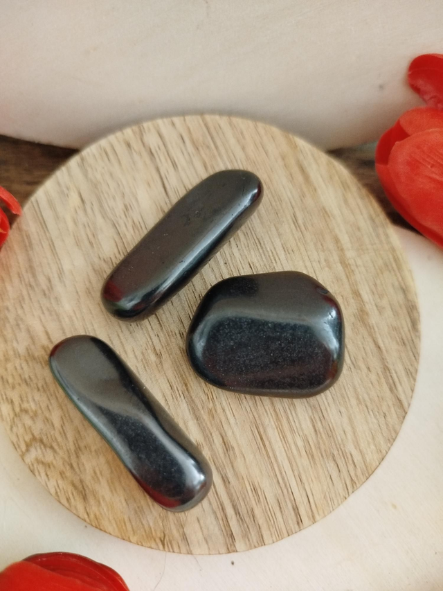 Shungite , pierre roulé