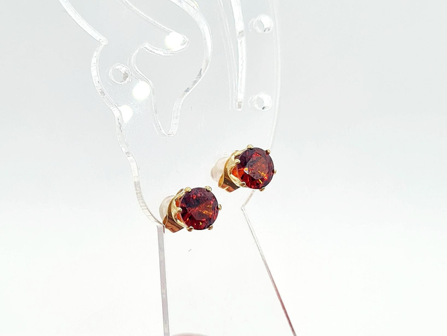 Gros clous d'oreilles "Malta" en acier inoxydable or (zircon à facettes caramel) 