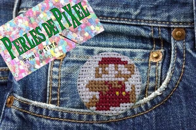 Mario rétro Badge ou porte clé brodé à la main pixel art