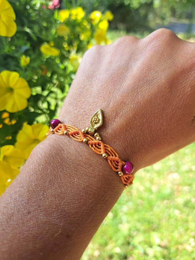Bracelet micro-macramé style indien orange