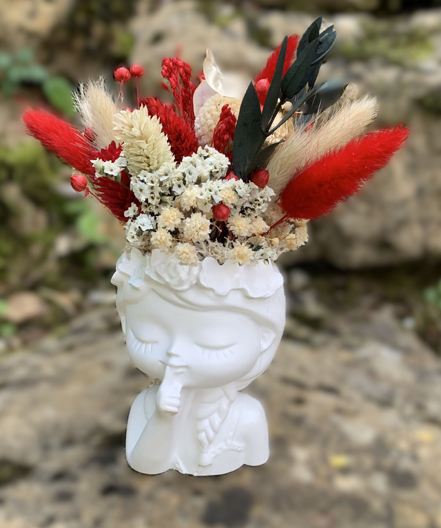 Vase silhouette femme rouge