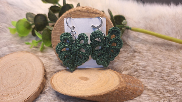 2004. Monstera oorbel