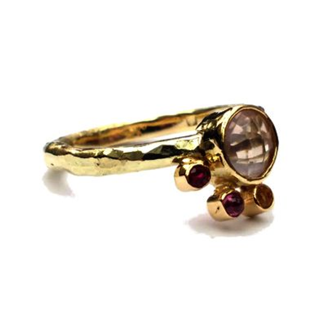 Gouden ring met rozenkwarts