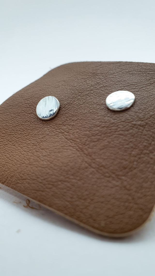 Puces d'oreilles "Pluie" – Argent massif martelé