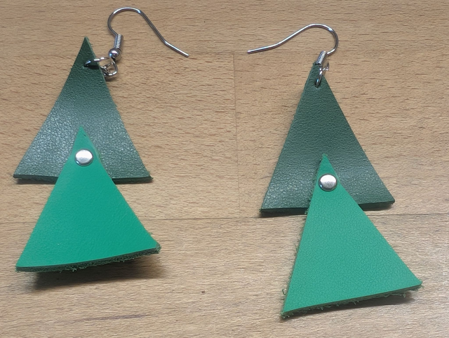 Boucles d&#039;oreille en cuir.