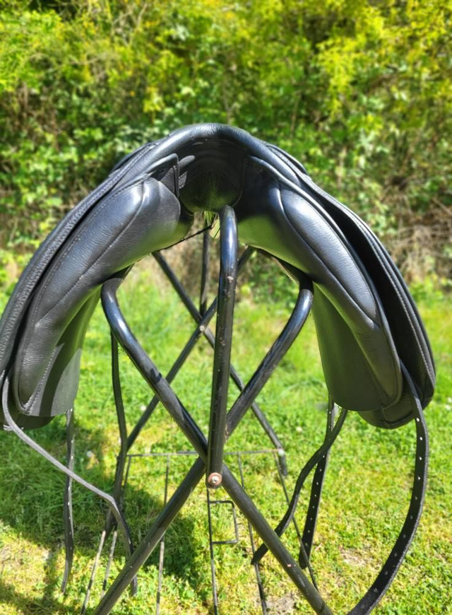 Selle de dressage Fairfax Classic Moveable Block 17" – Noire – Arcade Wide