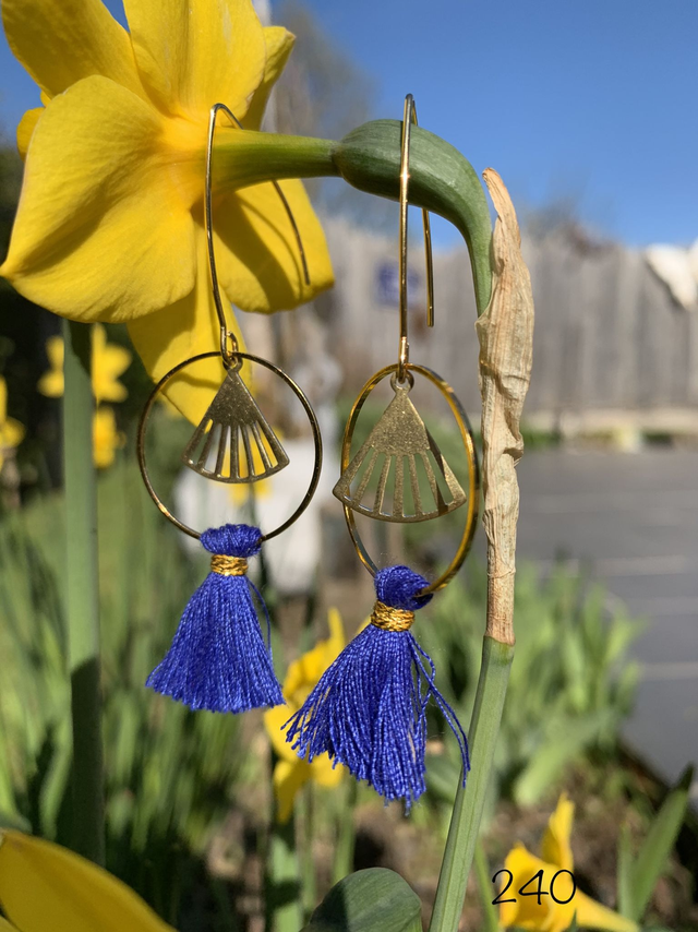 💙Boucles d’oreilles dorées &amp; pompon bleu - Réf. 240
