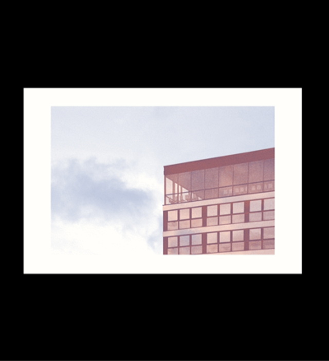 Les Vues, La Mairie (Bleu nuit et rouge pailleté)