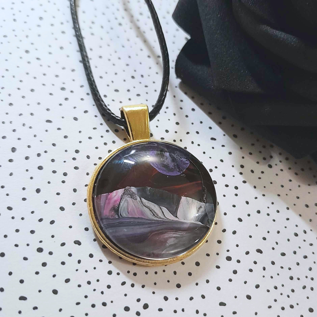 SOLAN - Collier métal doré - Noir et mauve