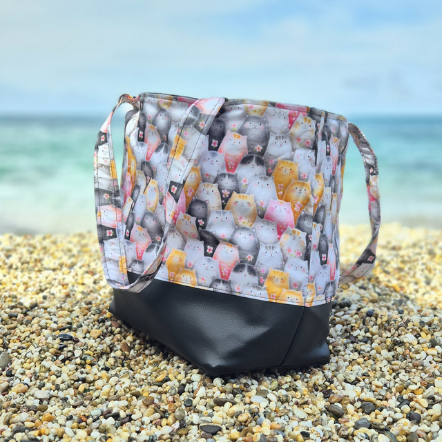 Tote Bag mit innenliegender Reißverschlußtasche I verstärkte Tasche mit Katzen Print im japanischen Kawaii-Stil I mit Standboden I handgemacht