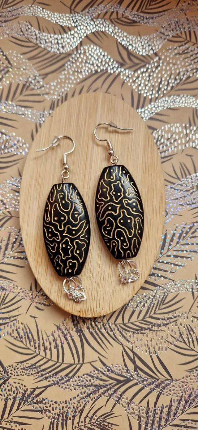 Boucles d'oreilles Perles ovales sculptées 