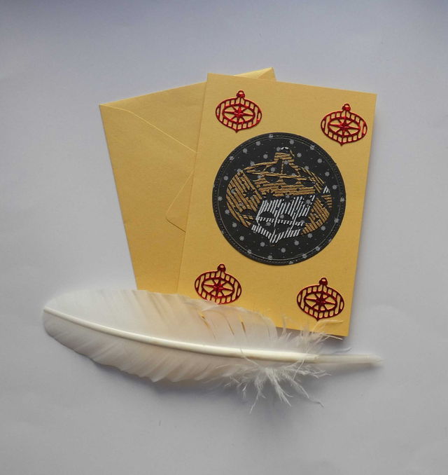 Jolie boule de Noël dorée