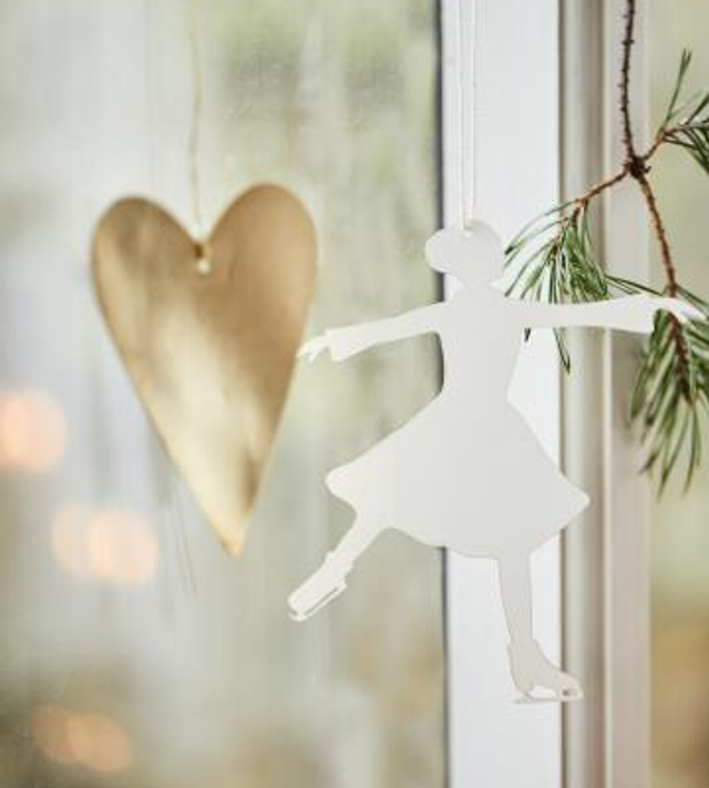 Paper-cut Ice Dancer