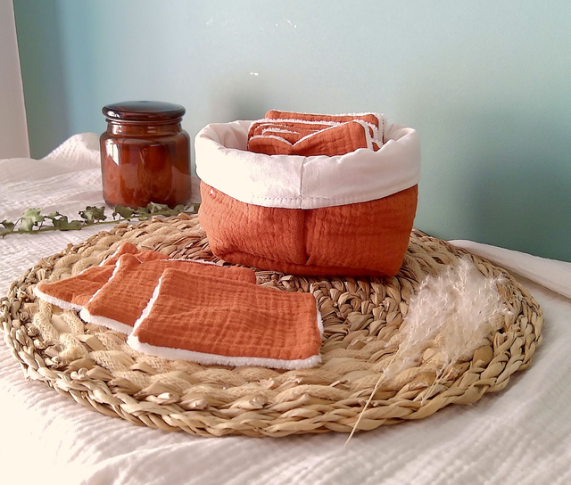 Panière à lingettes avec 10 lingettes  Ozana