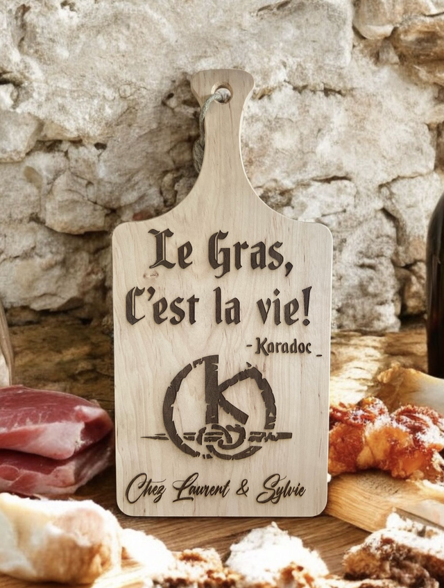 Planche à découpé gravé "Kaamelott" avec votre prénom