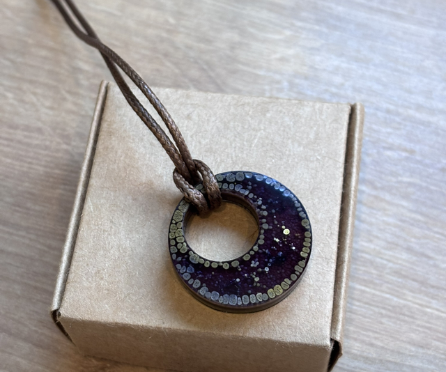 Resin necklace 