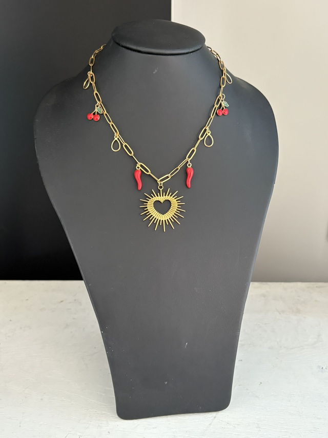 🌟 Collier "Soleil Sacré & Charms Rouges" - Fait main
