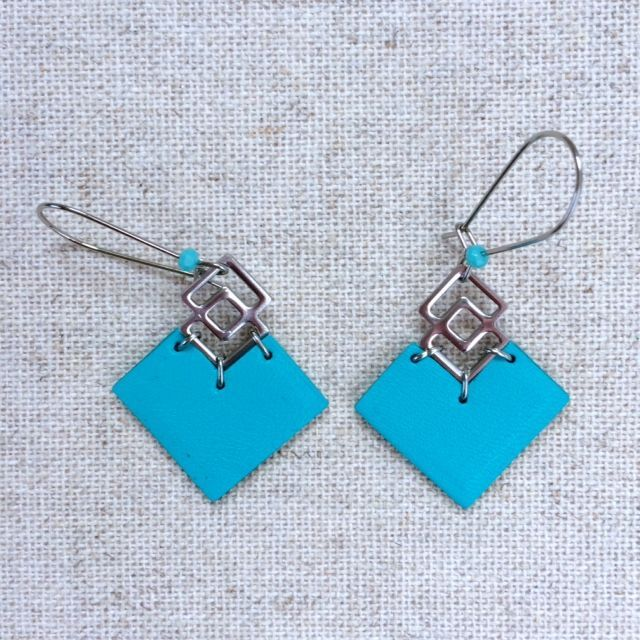Boucles d’oreilles « Polka » argentées, cuir turquoise vif