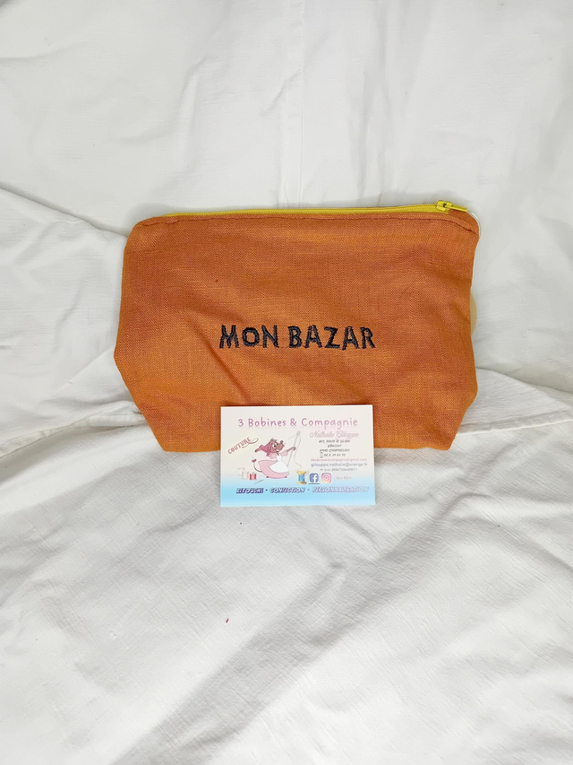 Trousse en lin brodé 