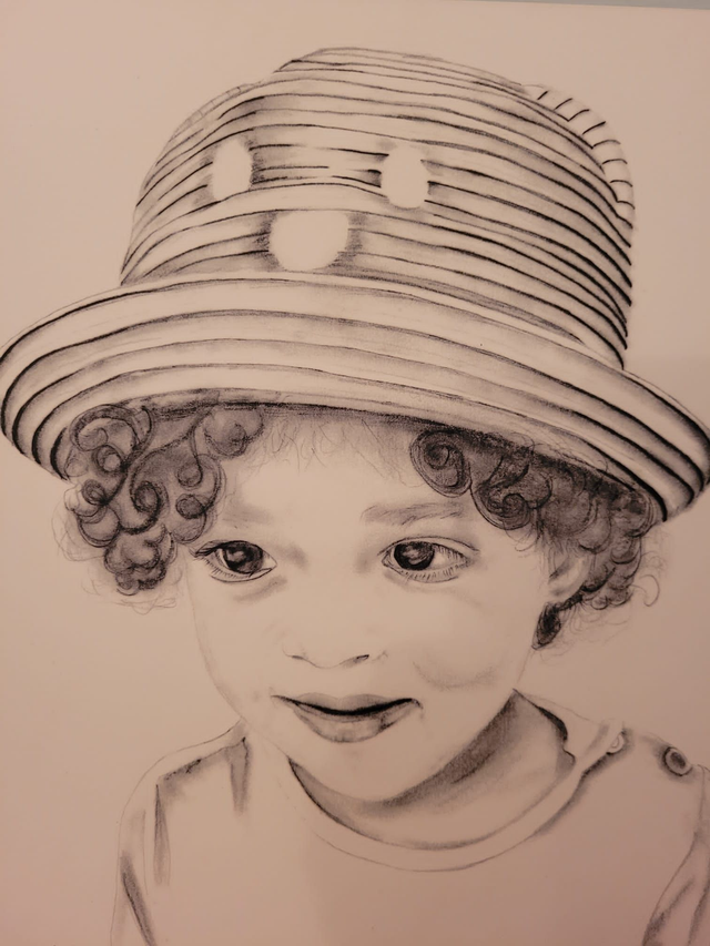 Portrait d&#039;enfant au crayon sur format A4 d&#039;après photo