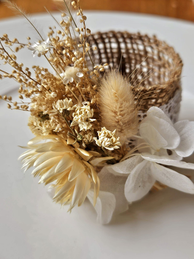 Support de serviette fleuri