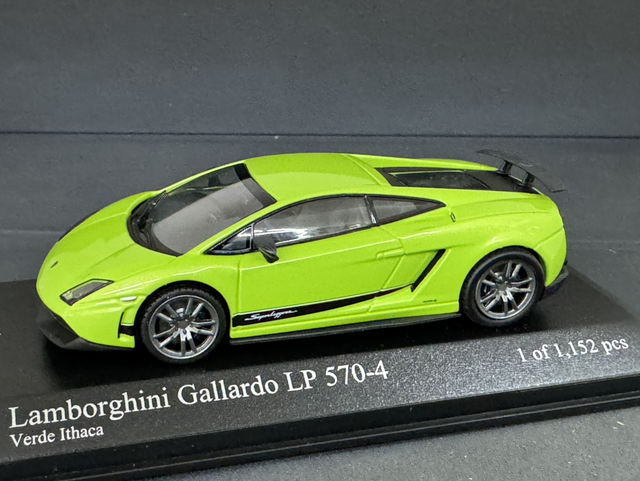 Lamborghini Gallardo LP 570-4 grün Minichamps 1:43