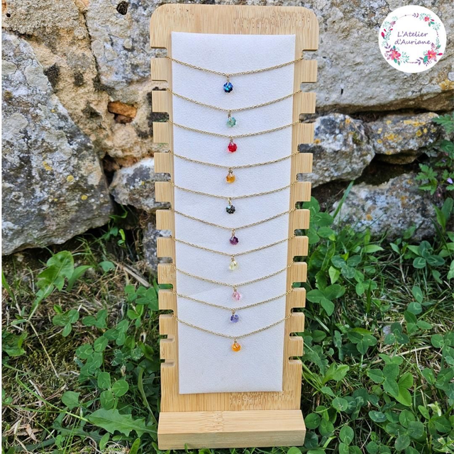 Collier avec fleur en cristal Swarovski / chaine argentée ou dorée 