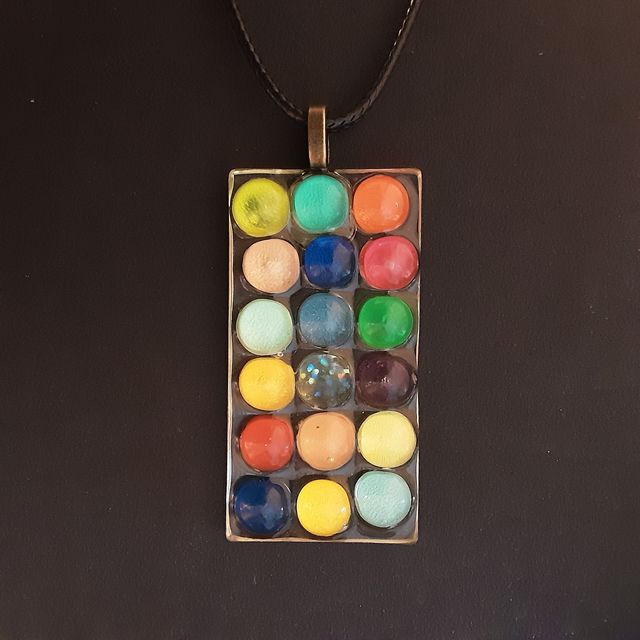 Pendentif rectangle moyen collection cabochon serti de cabochons multicolores