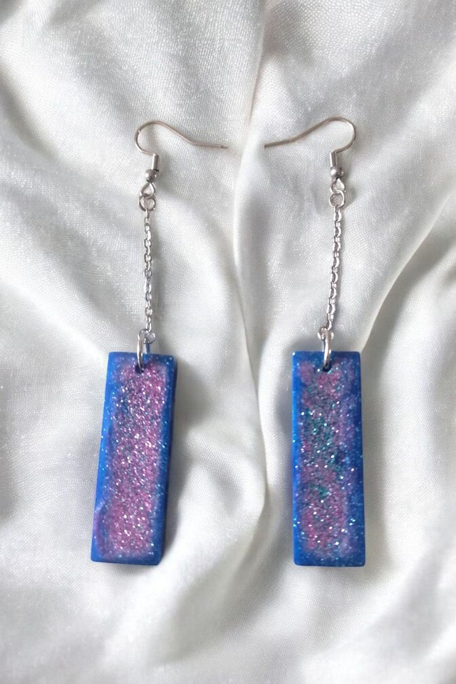 Boucles d'oreilles en résine uv, hypoallergénique fait main 