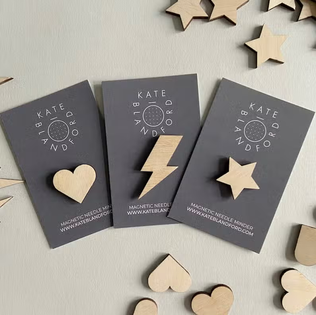 Magnetic Needle Minder