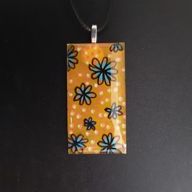 Pendentif rectangle collection floral fond jaune mandarine et fleur pop
