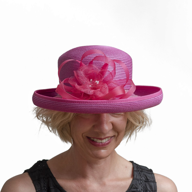 Juhlahattu - fuksianpinkki - upealla kukkasomisteella