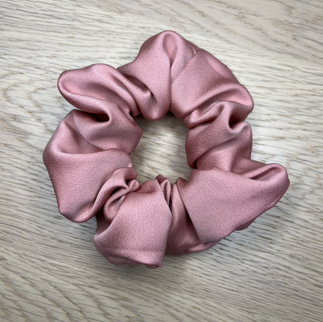 Vaaleanpunainen hiusdonitsi