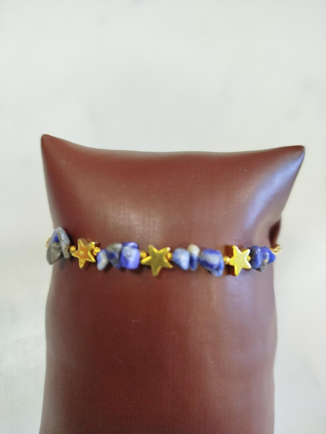 Pulseira, estrelas e lápis 