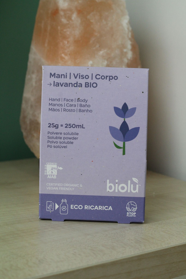 Bagnoschiuma naturale in polvere solubile - mani, viso e corpo alla lavanda bio di Biolù (25 gr)