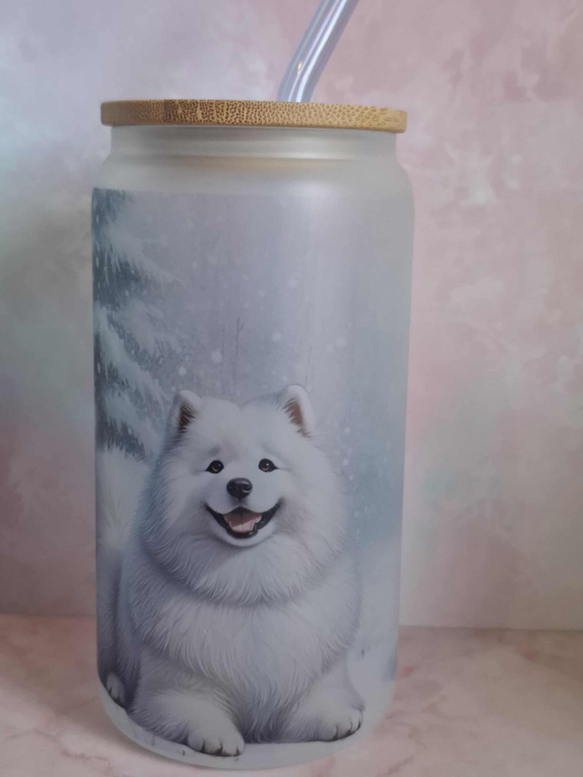 Verre givré Samoyède sous la neige