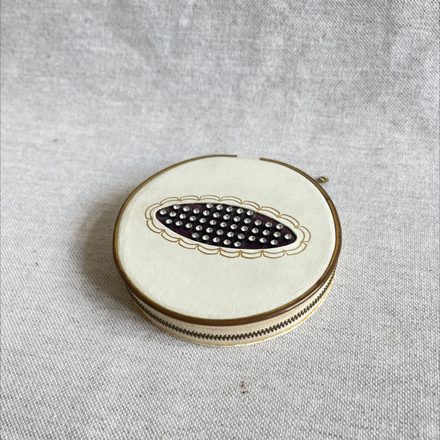 Art Déco Puderdose weißes Leder Strass