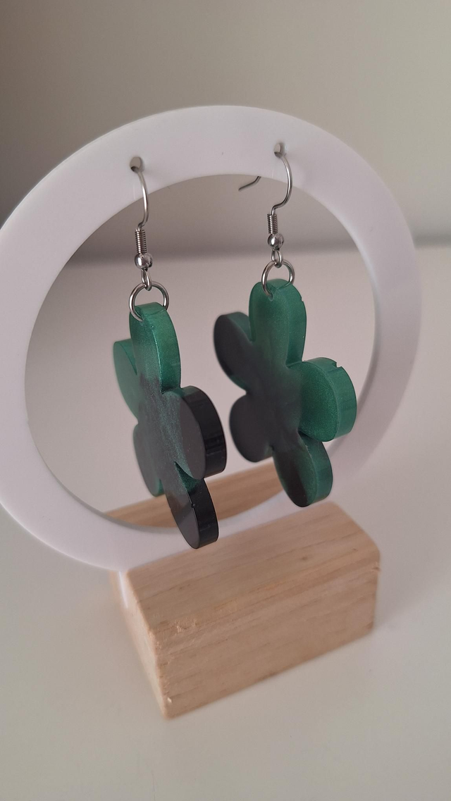 Boucles d'oreilles fleurs noires et vertes