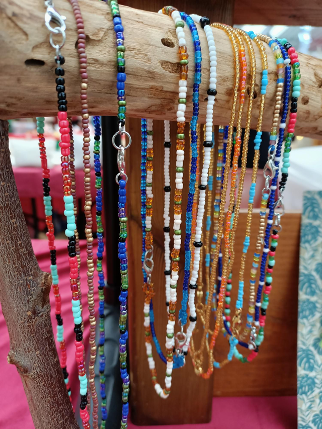 Collier perles de rocaille rose vert et noir 