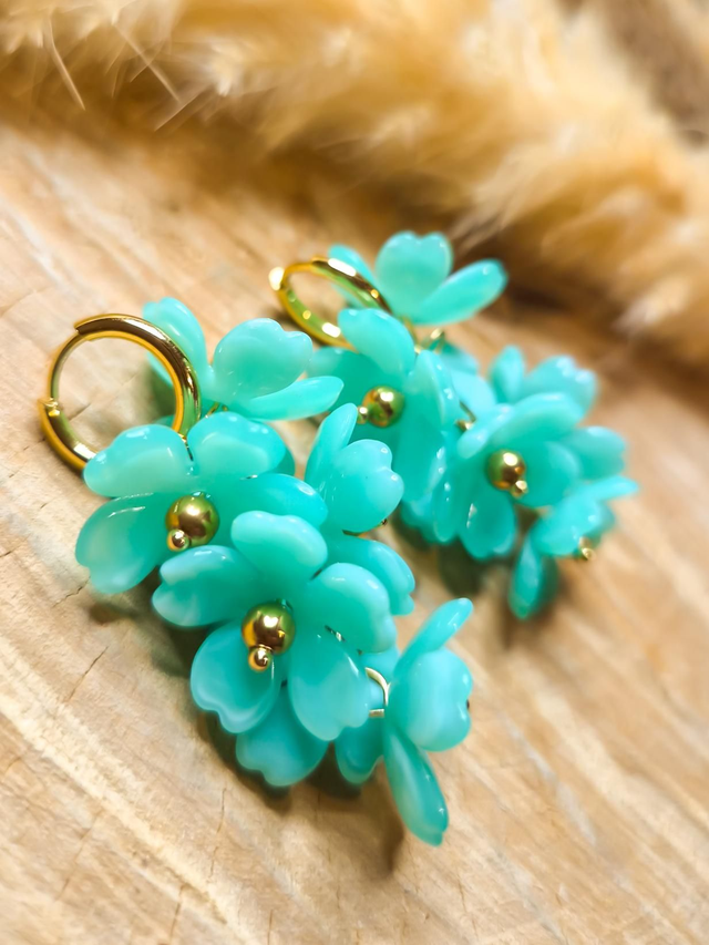 Boucles d'oreilles "Multi fleurs" - Modèle doré et vert d'eau 