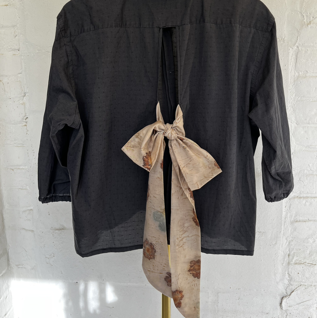 Chemise nouée dos anthracite beige