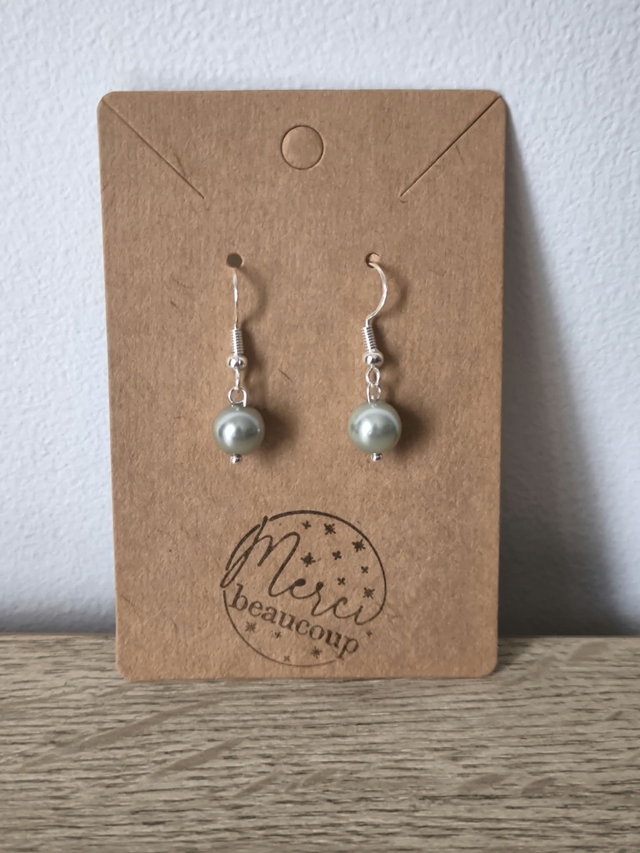 Boucles d’Oreilles Perles de Majorque Gris Argenté – Bijou Élégant en Acier Inoxydable