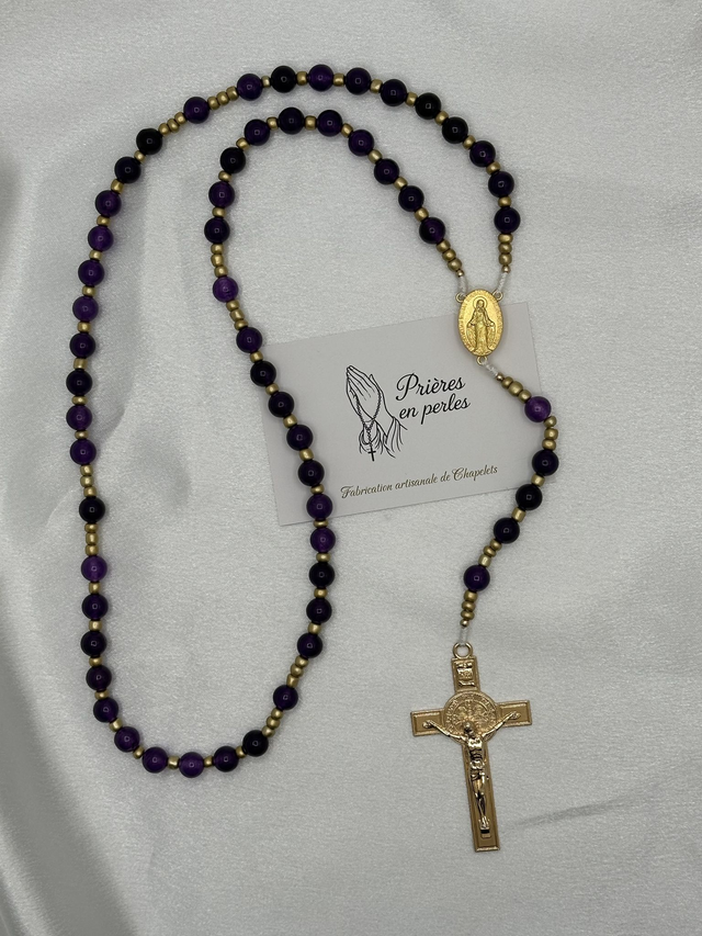 Chapelet artisanal violet en perles de verre – Espérance et pénitence