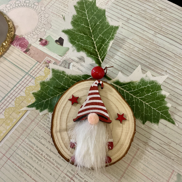 Handmade Christmas magnets. Beautifully presented in a cellophane gift bag.