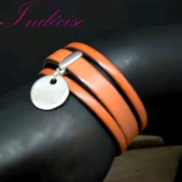 Manchette en cuir orange fermoir aimanté