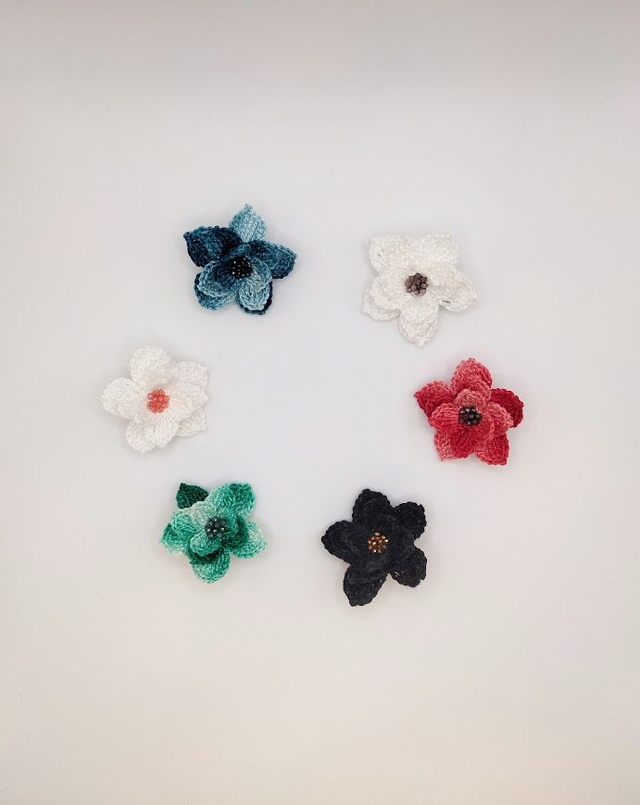 Broches Fleurs perlées