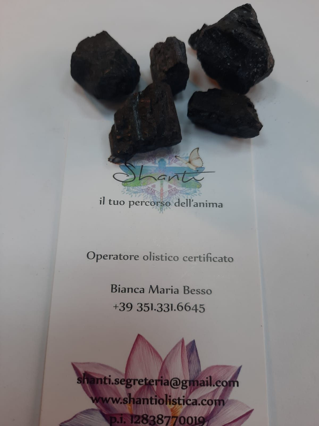 Tormalina nera grezza